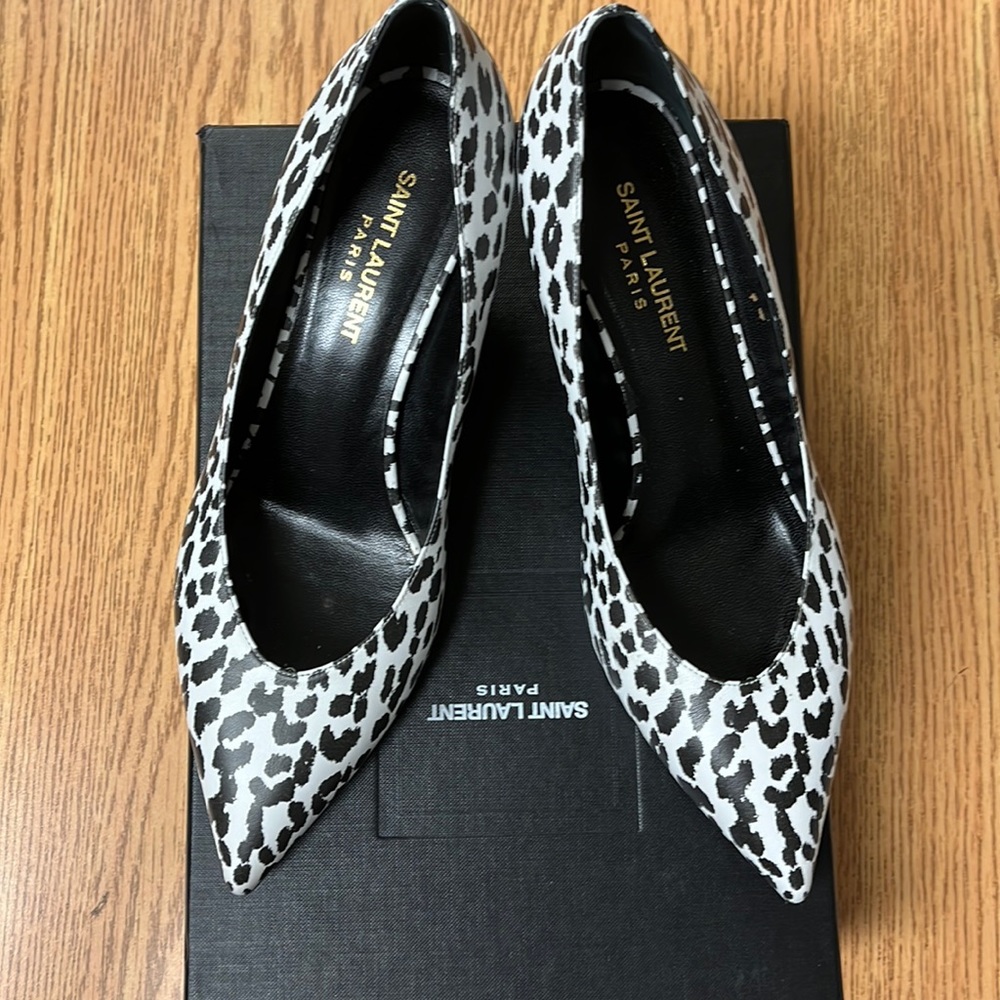Leopard print Saint Laurent kitten heels. Good condition.